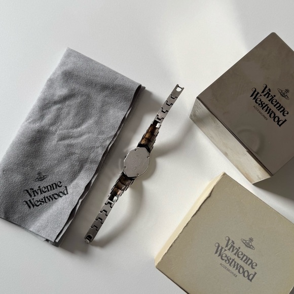 Vivienne Westwood Armor Vintage Watch - Picture 4 of 7